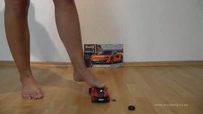 Sneaker-girl Fussballgirl07 – Barefoot Crushing A Mc-larren Toy-car