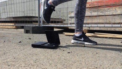 Sneaker-girl Gylvana – Play-station Crush With Nike Shoes
