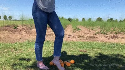 Sneakergirly Laura – Crush Some Oranges